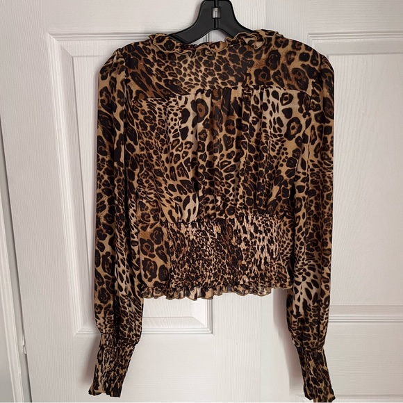 ESSUE LEOPARD PRINT CROPPED TOP - Picture 7 of 15